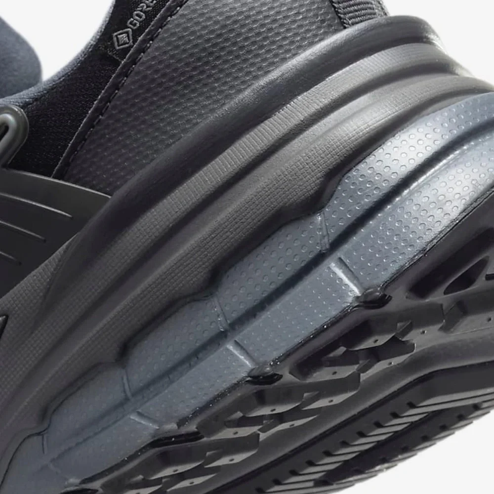 Nike women’s V2K Run GORE-TEX sneakers - Picture 13 of 15